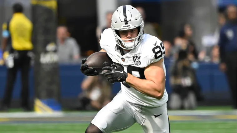 Brock Bowers injury update: NFL insider gives more details on Raiders star’s knee issue